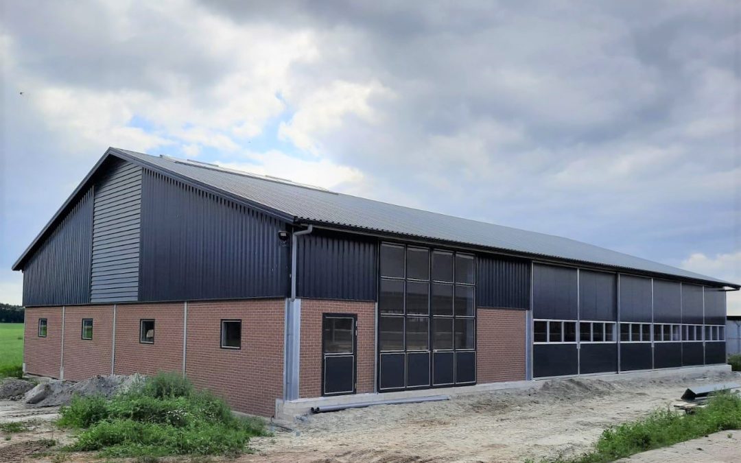 Nieuwbouw werktuigenberging/jongveestal Nijhof