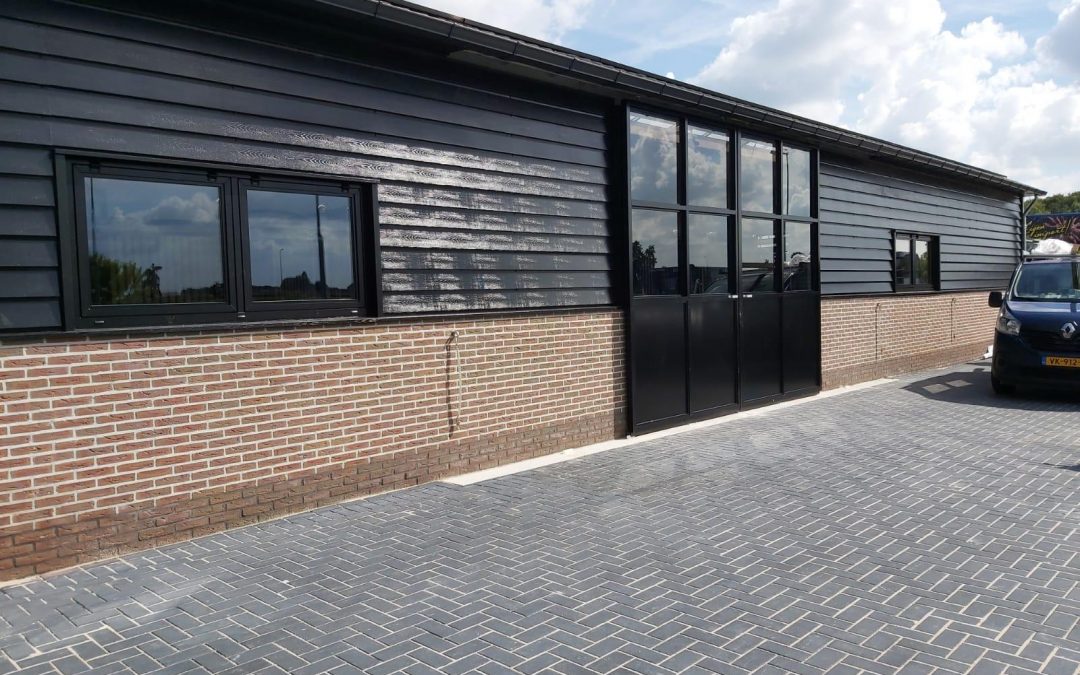 Deuren en ramen nieuw paardenverblijf